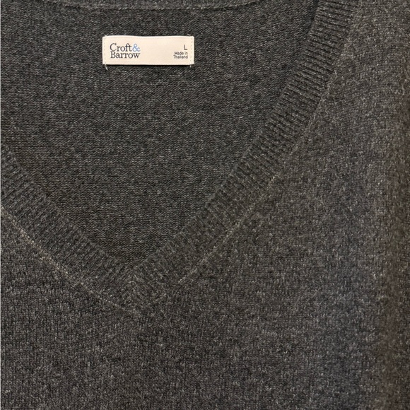 Croft & Barrow Women's Charcoal V-Neck Sweater - Picture 3 of 3